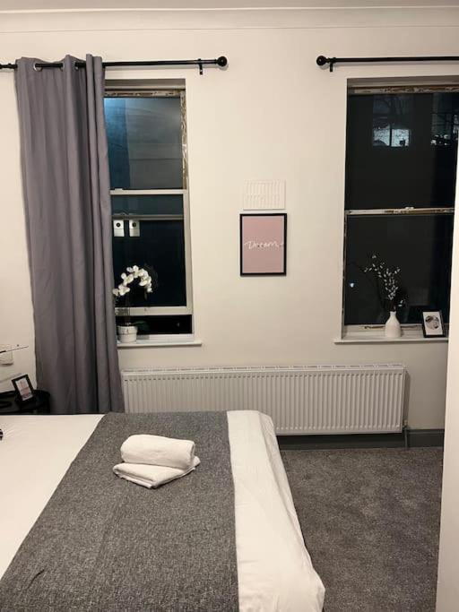 1 Bedroom Flat In Kings Cross! London Exteriör bild